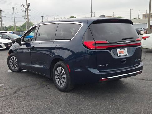 Certified 2024 Chrysler Pacifica Limited FWD image 22