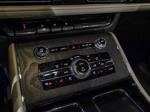 Used 2021 Lincoln Aviator Reserve w/ Elements Package Plus AWD/4WD image 25