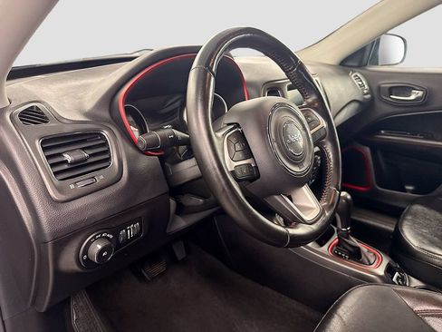 Used 2020 Jeep Compass Trailhawk w/ Leather Interior Group AWD/4WD image 5