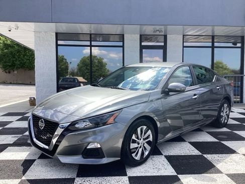Used 2022 Nissan Altima 2.5 S FWD image 2