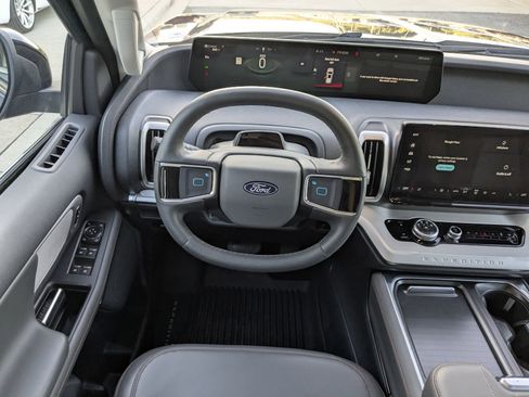 Certified 2025 Ford Expedition Max Active image 19