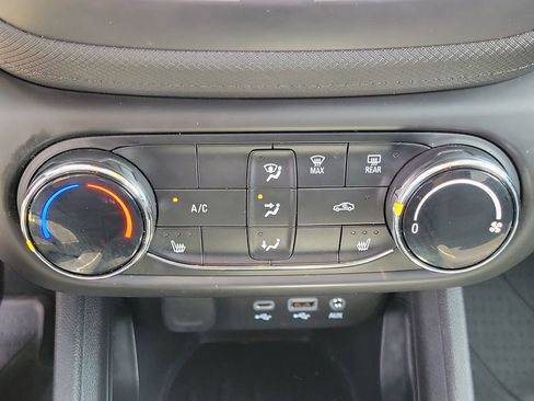 Used 2023 Chevrolet TrailBlazer LT FWD image 25