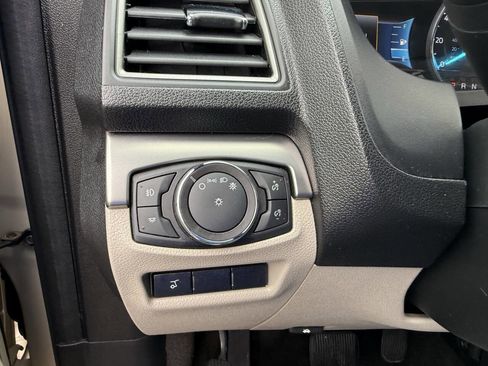 Used 2018 Ford Explorer XLT w/ Equipment Group 202A image 10