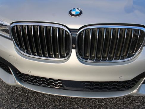 Used 2018 BMW 750i xDrive image 54