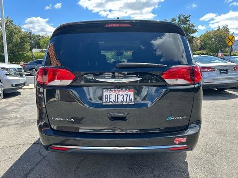 Used 2018 Chrysler Pacifica Limited w/ Advanced Safetytec Group FWD image 4