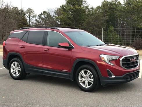 Used 2018 GMC Terrain SLE w/ Driver Convenience Package image 2