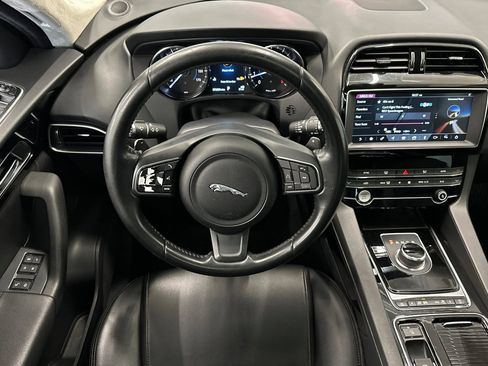 Used 2019 Jaguar F-PACE Premium image 28