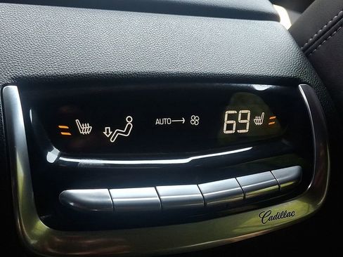 Used 2025 Cadillac XT6 Premium Luxury AWD/4WD image 11