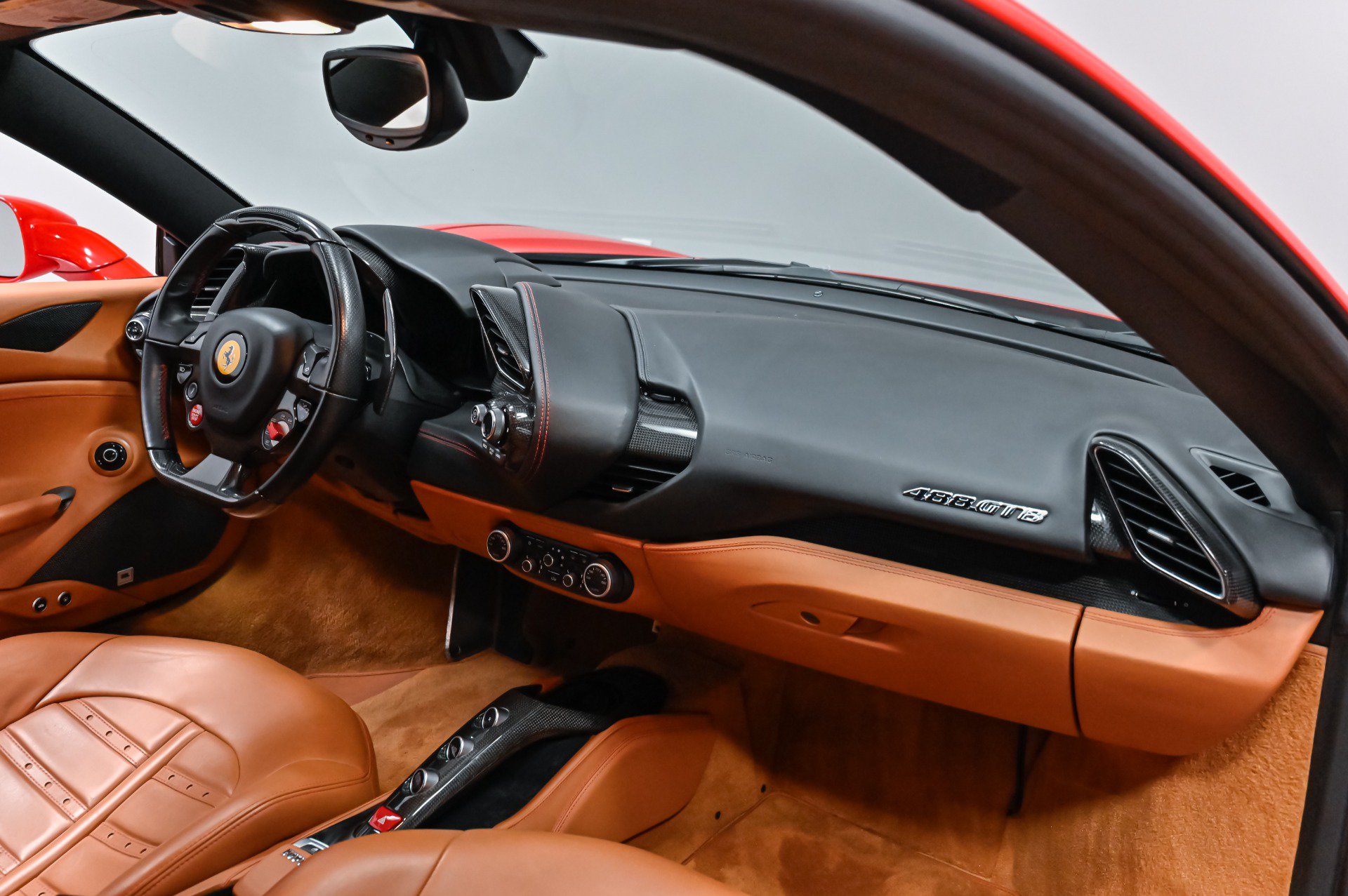Used 2018 Ferrari 488 GTB RWD image 39