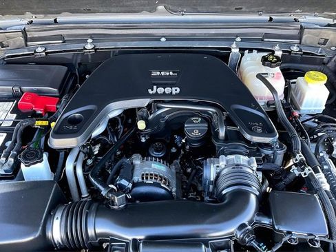 Used 2020 Jeep Gladiator Sport image 9