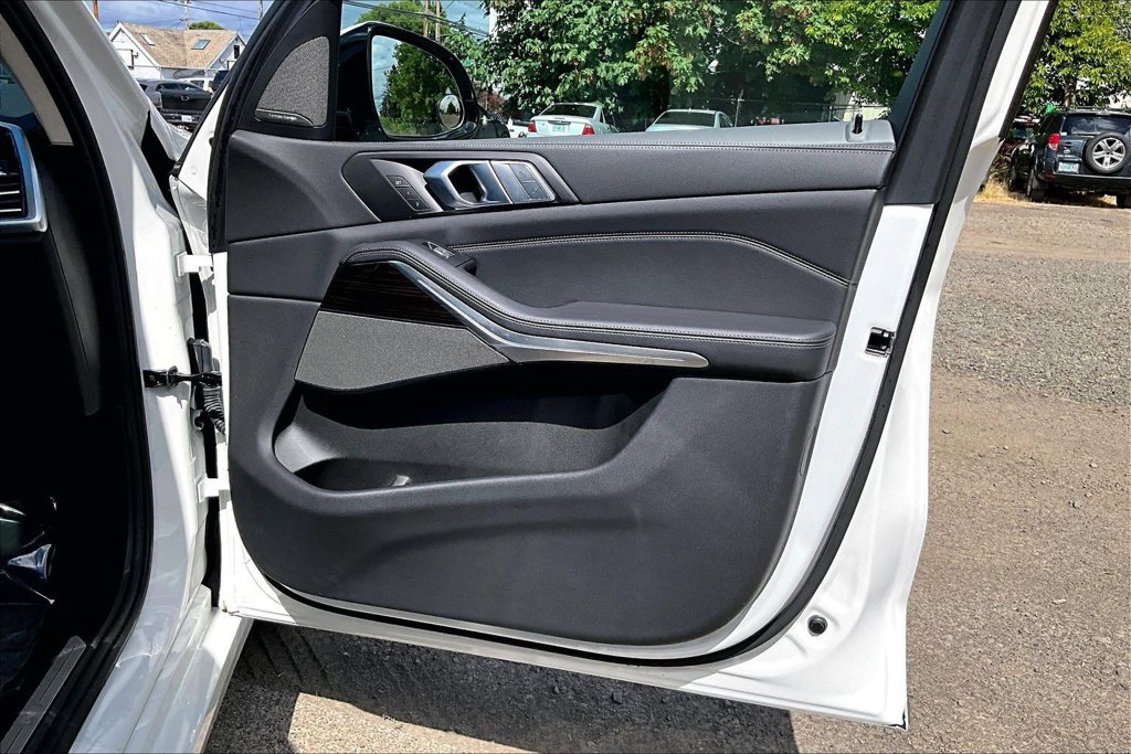 Used 2020 BMW X7 xDrive40i w/ Premium Package AWD/4WD image 23