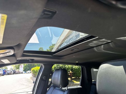 Used 2018 Jeep Grand Cherokee Limited AWD/4WD image 19