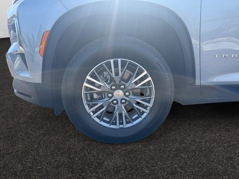 Used 2025 Chevrolet Traverse LT image 14