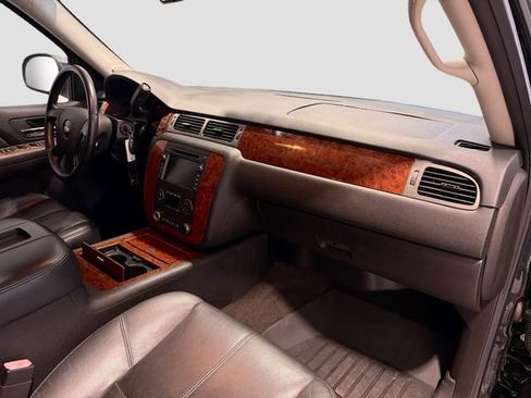 Used 2008 Chevrolet Avalanche LTZ w/ LTZ Preferred Equipment Group image 24