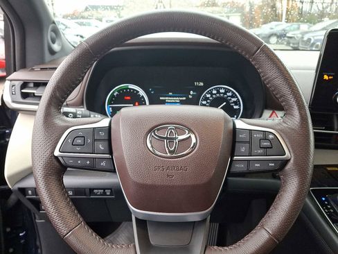 Certified 2021 Toyota Sienna Platinum image 26