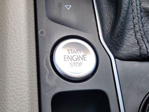 Used 2019 Volkswagen Atlas SEL AWD/4WD image 19