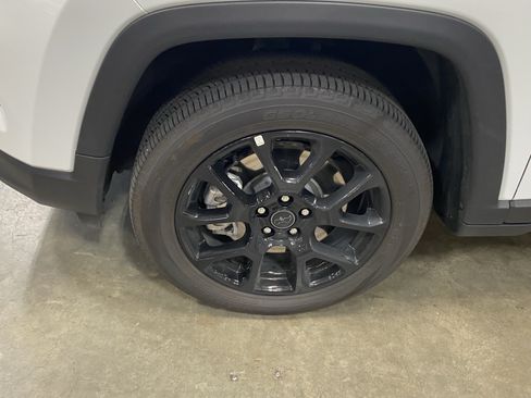Certified 2026 Jeep Compass Latitude AWD/4WD image 9