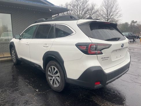 Used 2023 Subaru Outback Premium image 3