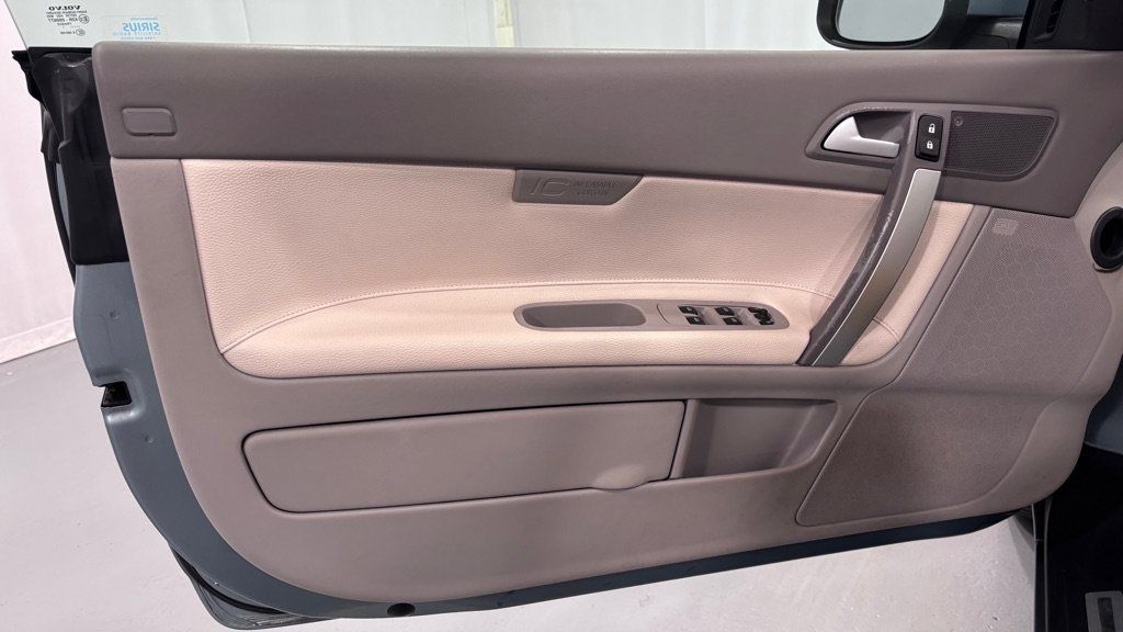 Used 2011 Volvo C70 T5 w/ Multimedia Pkg FWD image 25