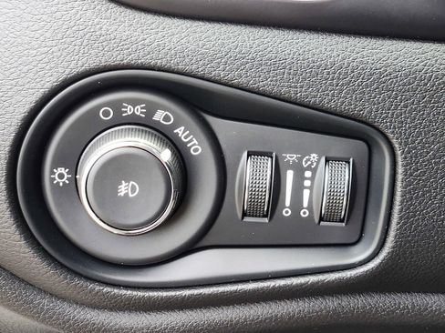 Certified 2022 Jeep Renegade Trailhawk AWD/4WD image 25
