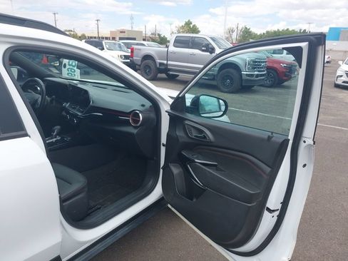 Used 2024 Chevrolet Trax RS w/ Sunroof Package FWD image 11