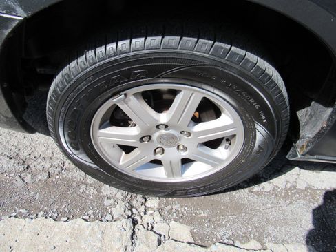 Used 2012 Chrysler Town & Country Touring-L w/ Entertainment Group #2 image 13