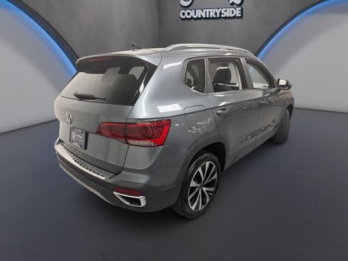Certified 2023 Volkswagen Taos SE w/ Panoramic Sunroof Package FWD image 8