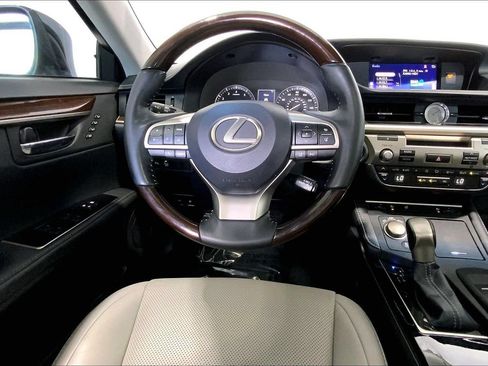 Used 2018 Lexus ES 350 w/ Premier Package FWD image 4