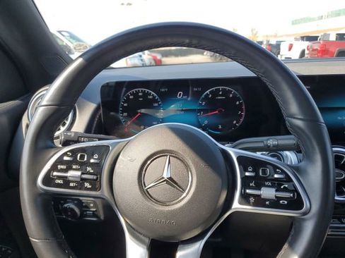 Used 2022 Mercedes-Benz GLB 250 4MATIC image 11