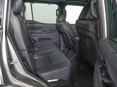 Used 2024 Lexus GX 550 image 10