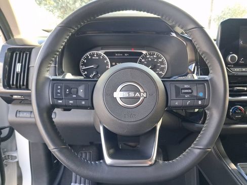 Certified 2023 Nissan Pathfinder SV FWD image 17