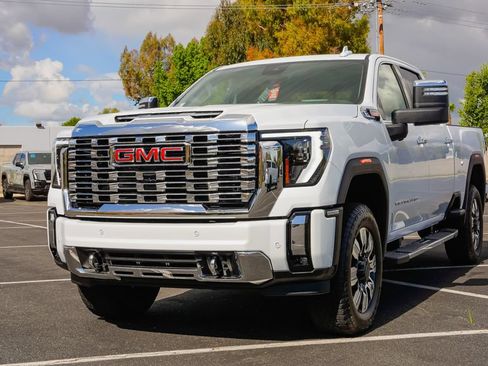 New 2026 GMC Sierra 2500 Denali w/ Denali Reserve Package AWD/4WD image 2