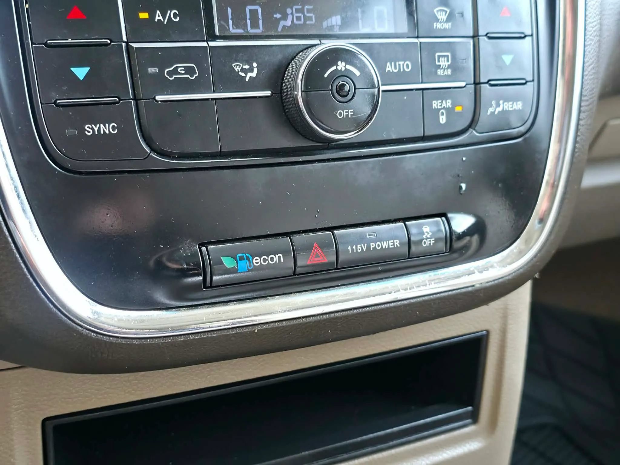 Used 2014 Chrysler Town & Country Touring FWD image 24
