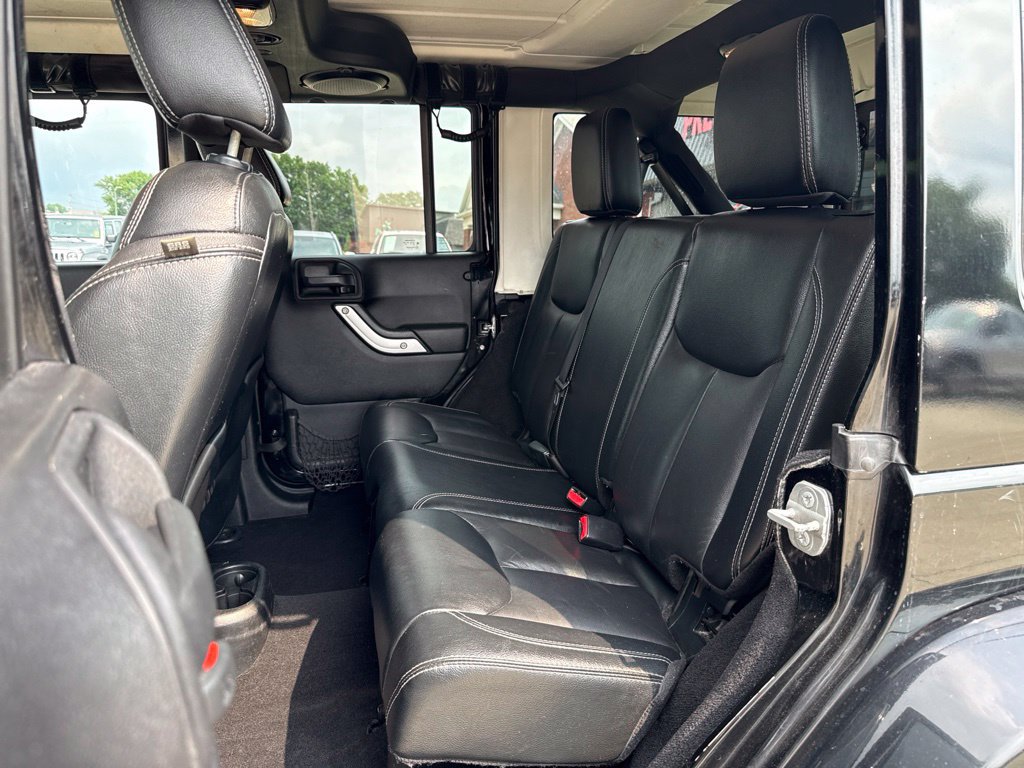 Used 2014 Jeep Wrangler Unlimited Rubicon w/ Connectivity Group AWD/4WD image 39