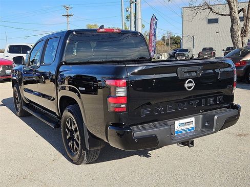 Used 2023 Nissan Frontier SV w/ Midnight Edition Package image 5