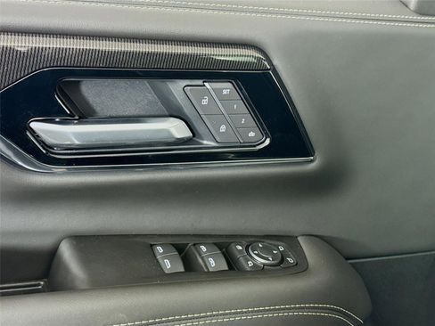 New 2026 GMC Yukon XL Elevation w/ Elevation Premium Package AWD/4WD image 13