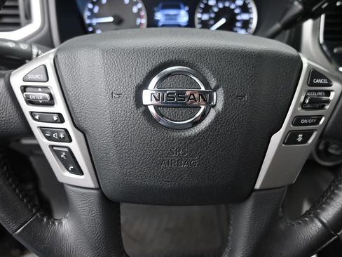 Used 2021 Nissan Titan SV w/ SV Convenience Package AWD/4WD image 17