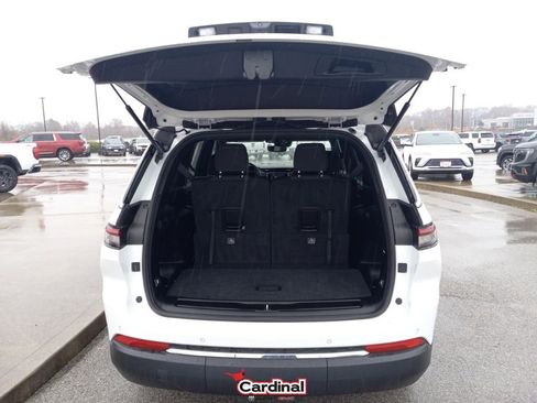 Used 2024 Jeep Grand Cherokee L Laredo image 10