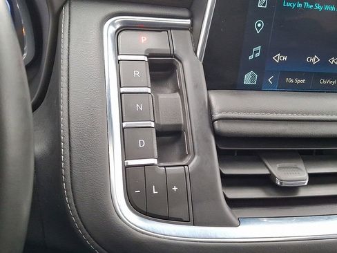 Used 2023 Chevrolet Tahoe Z71 w/ Z71 Off-Road Package image 18