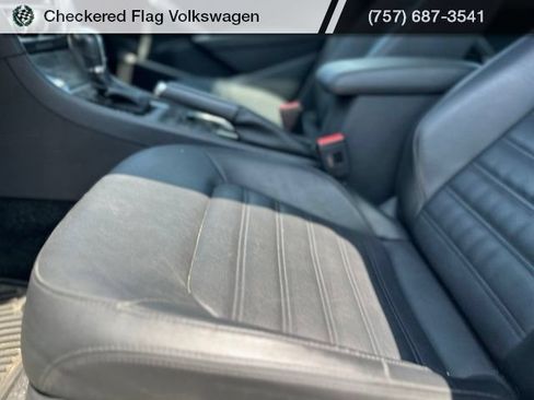 Used 2017 Volkswagen Passat 1.8T SEL Premium FWD image 24