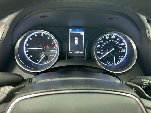 Used 2020 Toyota Camry image 13