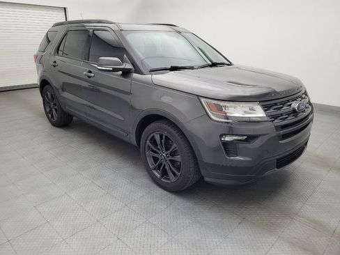 Used 2018 Ford Explorer XLT w/ Equipment Group 202A AWD/4WD image 11