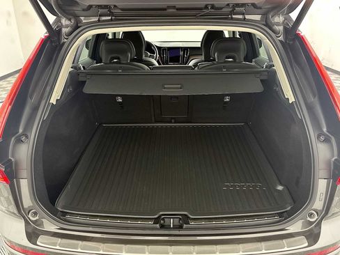 Used 2023 Volvo XC60 B5 Plus w/ Climate Package AWD/4WD image 24