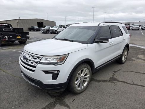Used 2018 Ford Explorer XLT w/ Equipment Group 202A FWD image 10