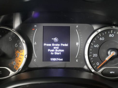 Used 2018 Jeep Renegade Altitude FWD image 34