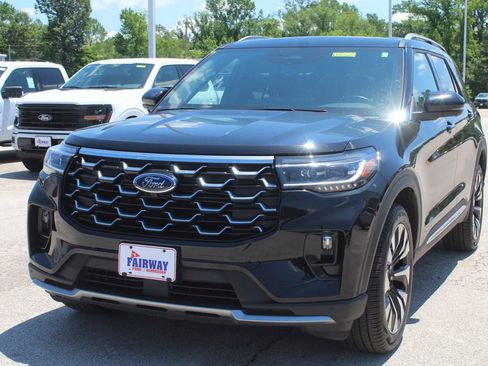 Used 2025 Ford Explorer Platinum w/ LUX Leather Package AWD/4WD image 3