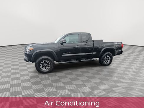 Used 2019 Toyota Tacoma TRD Off-Road image 5