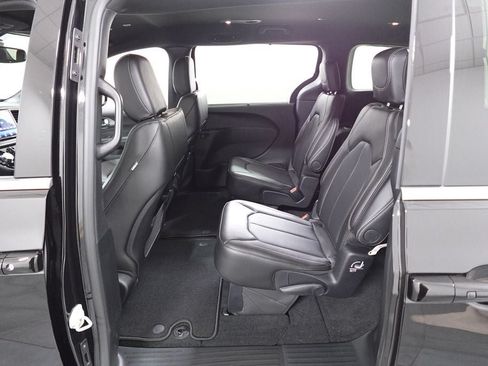 New 2027 Chrysler Pacifica Select FWD image 23