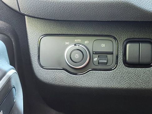 Used 2025 Mercedes-Benz Sprinter 2500 image 21