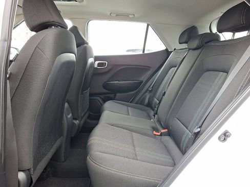 Used 2022 Hyundai Venue SEL image 10